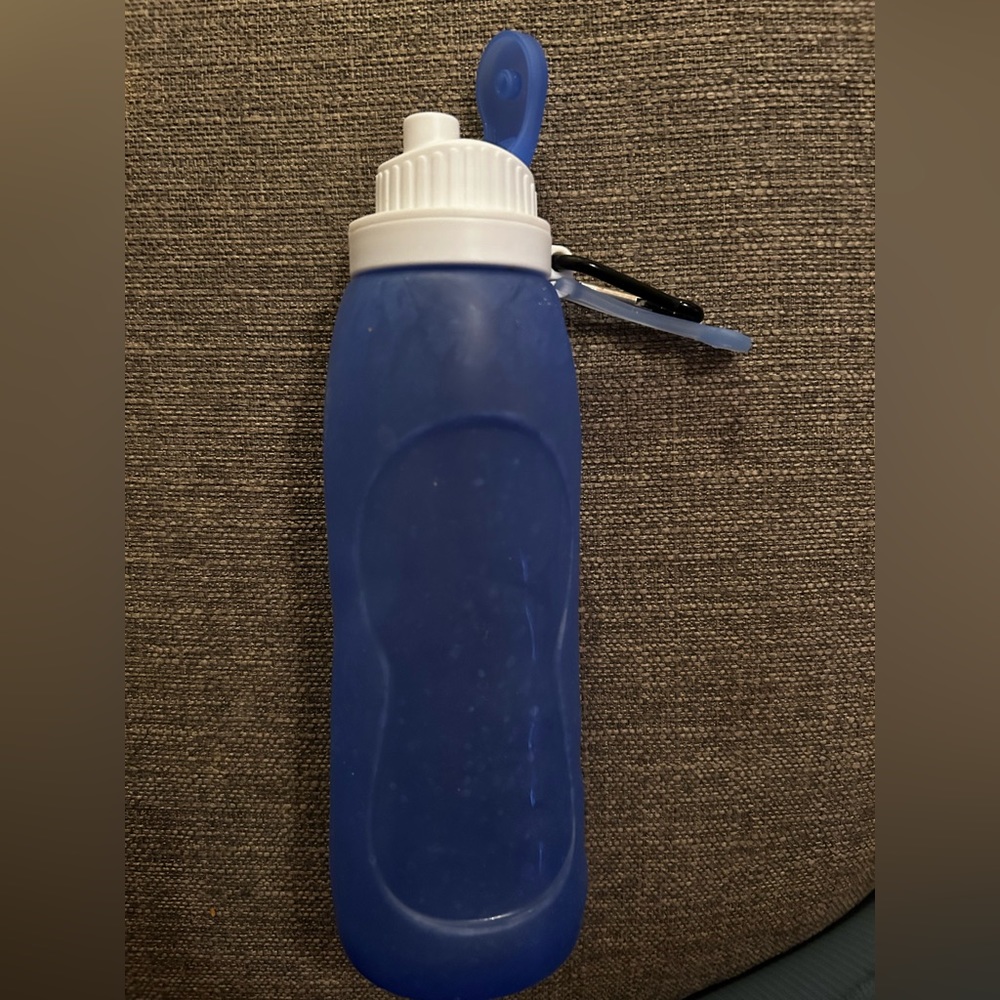 Silicone collapsible water bottle. Great for traveling and hiking.